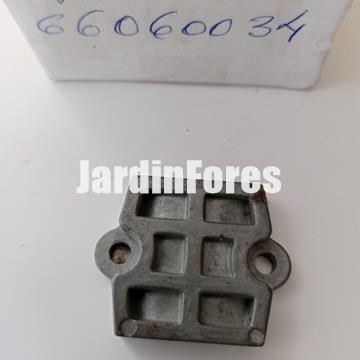 Tapa abrazadera soporte eje delantero cortacésped Oleo-Mac (66060034) - Imagen 1